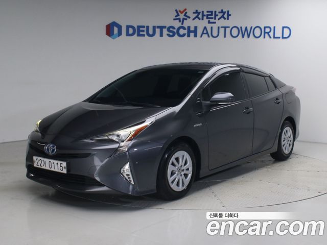 Toyota Prius 1.8 E — пробег 182 387 км — фото 1 из 5