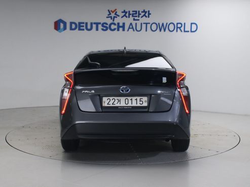 Toyota Prius 1.8 E — пробег 182 387 км — фото 4 из 5