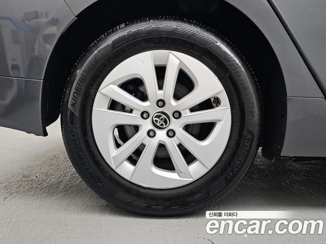 Toyota Prius 1.8 E — пробег 182 387 км — фото 5 из 5
