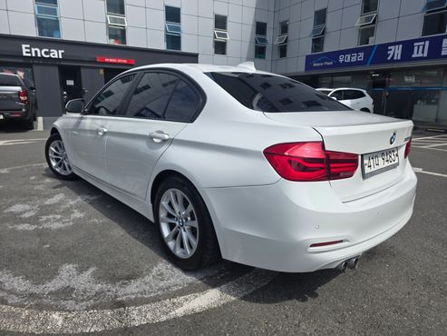 BMW 3-Series 320d — пробег 175 800 км — фото 5 из 5