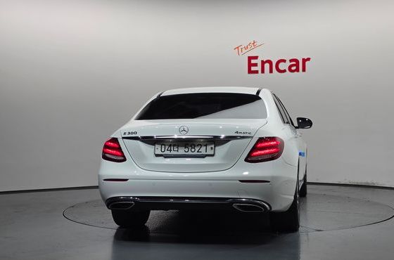 Mercedes-Benz E-Class E300 4MATIC Avnatgarde — пробег 114 120 км — фото 4 из 5