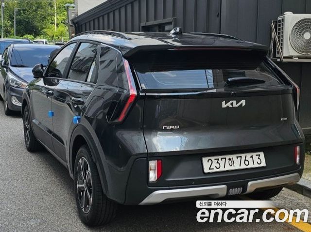 Kia Niro Prestige — пробег 500 км — фото 2 из 5