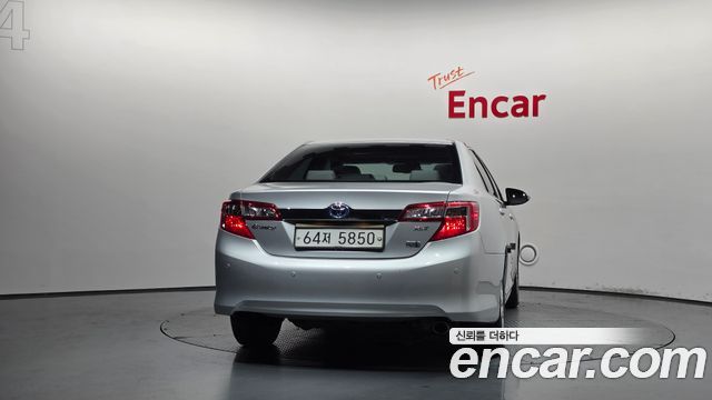 Toyota Camry Hybrid XLE — пробег 139 893 км — фото 4 из 5