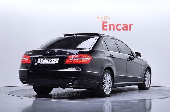 Mercedes-Benz E-Class E300 Elegance — пробег 48 710 км — фото 2 из 5