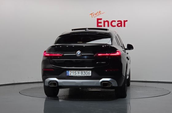 BMW X4 xDrive20i xLine — пробег 66 823 км — фото 4 из 5