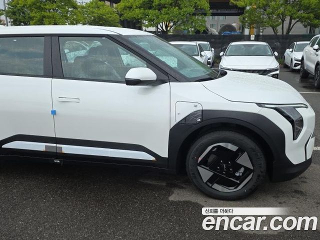 Kia EV3 Long Range 2WD AIr — пробег 5 км — фото 3 из 5