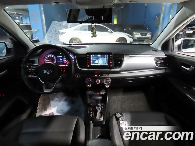 Kia Stonic 1.4 Trendy — пробег 38 700 км — фото 5 из 5