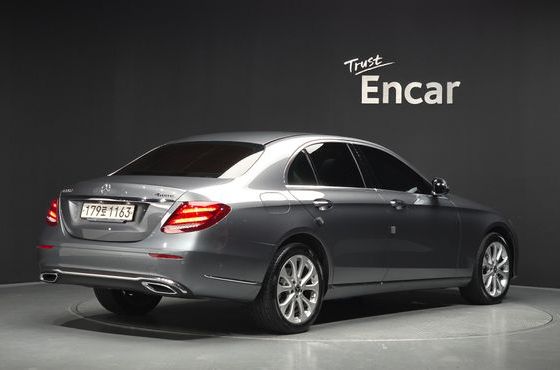 Mercedes-Benz E-Class E220d 4MATIC Exclusive — пробег 116 619 км — фото 2 из 5