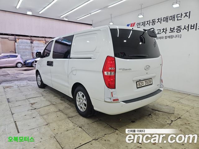 Hyundai Starex 5-Seater VAN CVX Deluxe — пробег 181 200 км — фото 2 из 5
