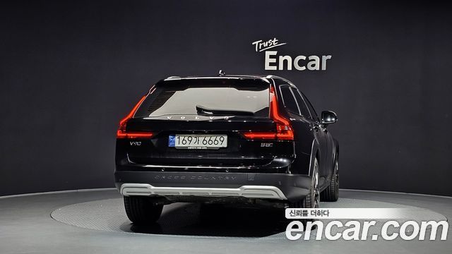 Volvo V90 B5 Ultimate AWD — пробег 3 633 км — фото 4 из 5