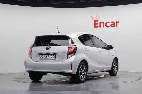 Toyota Prius 1.5 — пробег 37 106 км — фото 2 из 5