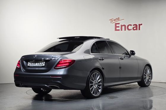 Mercedes-Benz E-Class E350 4MATIC AMG Line — пробег 59 074 км — фото 2 из 5