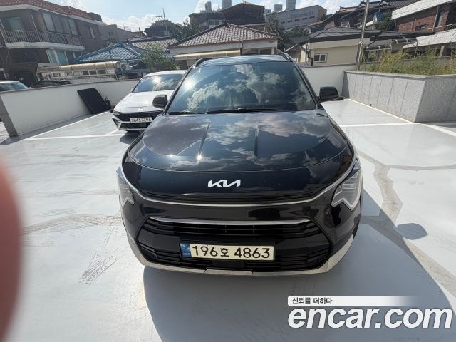 Kia Niro Prestige — пробег 46 095 км — фото 1 из 5