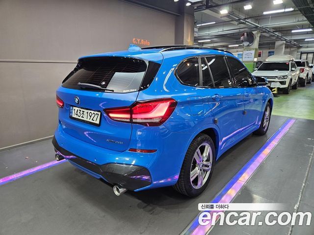 BMW X1 xDrive 20i M Sport — пробег 22 525 км — фото 3 из 5