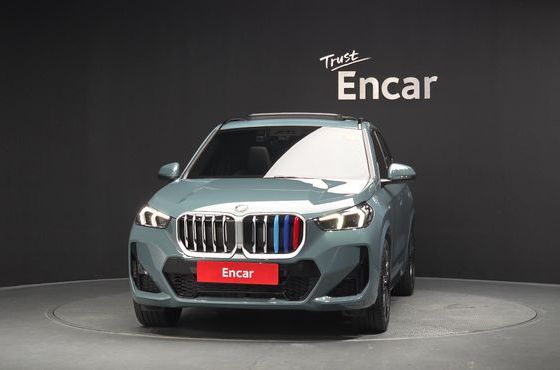 BMW X1 xDrive 20i M Sport — пробег 5 230 км — фото 3 из 5