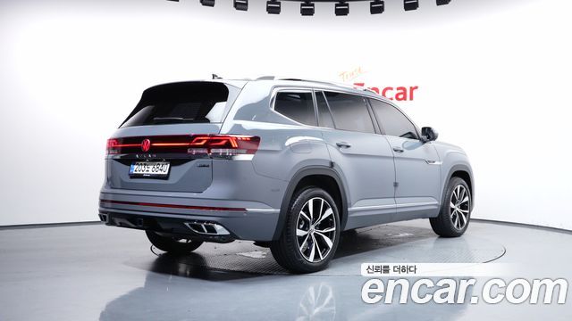 Volkswagen Atlas 2.0 TSI R-LINE 6-Seater — пробег 6 757 км — фото 2 из 5