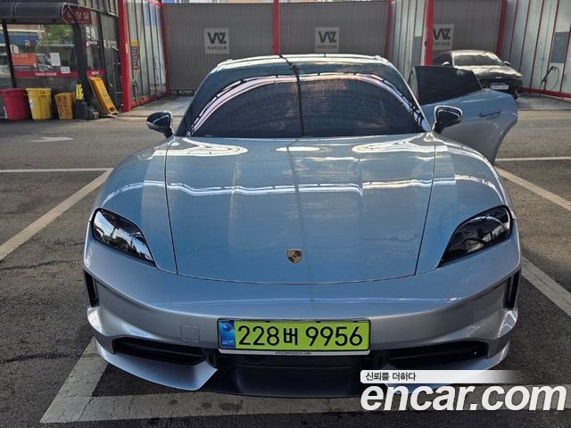 Porsche Taycan Base 4 — пробег 6 700 км — фото 1 из 5