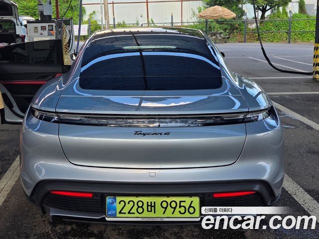 Porsche Taycan Base 4 — пробег 6 700 км — фото 2 из 5