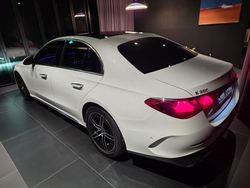 Mercedes-Benz E-Class E300 4MATIC AMG Line — пробег 2 100 км — фото 2 из 5