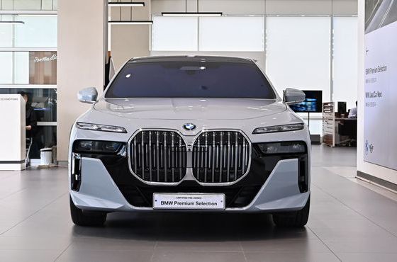 BMW 7-Series 740i xDrive M Sport — пробег 8 425 км — фото 2 из 5