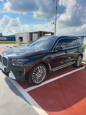 BMW X7 xDrive 40i Design Pure Excellence 7-Seater — пробег 49 994 км — фото 4 из 5