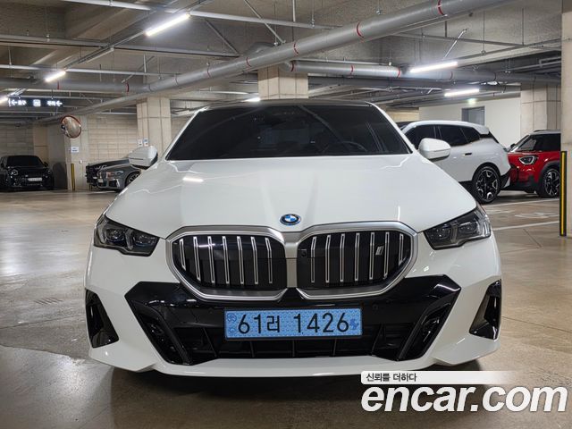 BMW i5 xDrive 40 M Sport — пробег 4 695 км — фото 3 из 5