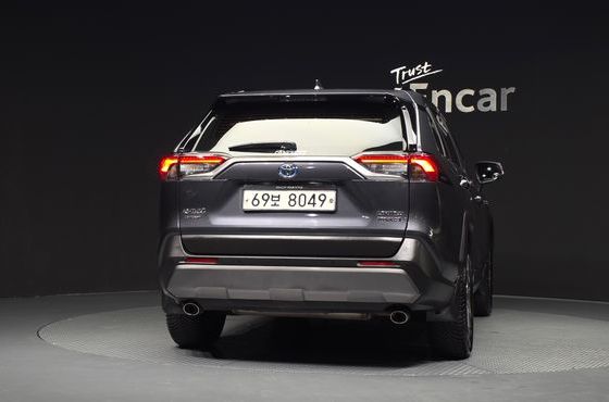 Toyota RAV4 2.5 4WD Hybrid — пробег 61 242 км — фото 4 из 5