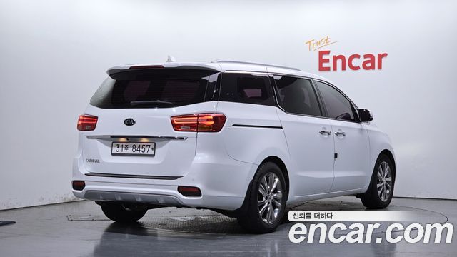 Kia Carnival из Кореи Encar