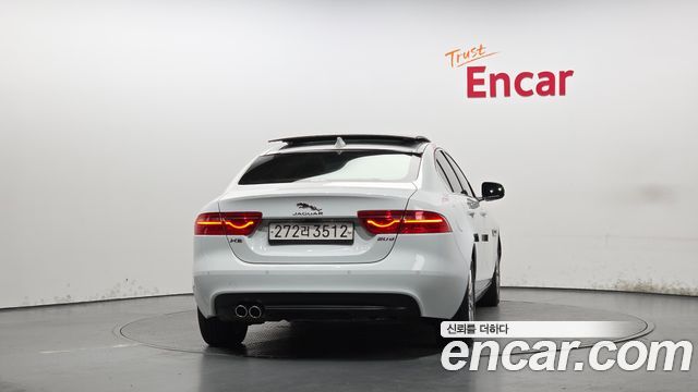 Jaguar XE 20d Prestige — пробег 83 255 км — фото 4 из 5