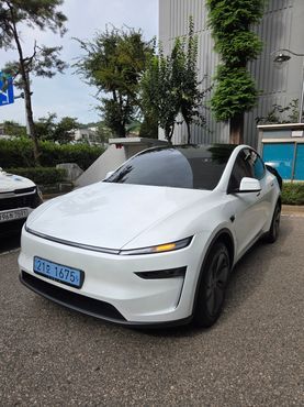 Tesla Model Y Premium RWD — пробег 600 км — фото 2 из 5