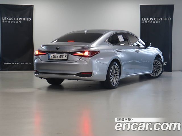 Lexus ES Luxury Plus — пробег 18 054 км — фото 2 из 5