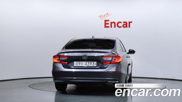 Honda Accord 2.0 Hybrid Touring — пробег 105 031 км — фото 4 из 5