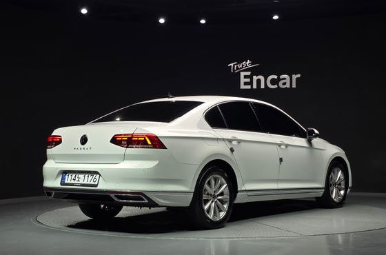 Volkswagen Passat 2.0 TDI Premium — пробег 95 246 км — фото 2 из 5