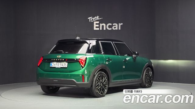 Mini Cooper 5 Door Favoured — пробег 9 229 км — фото 2 из 5