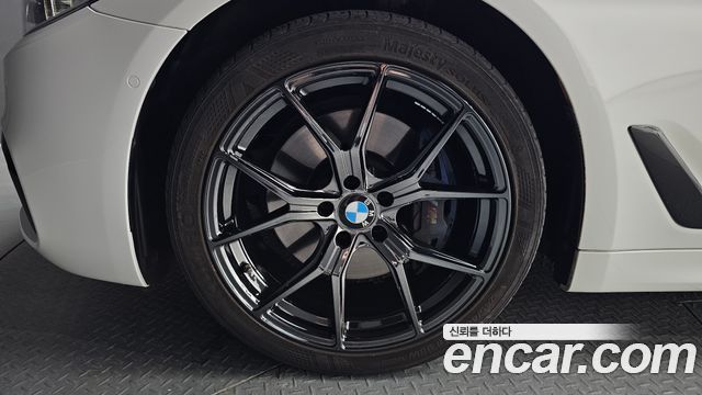 BMW 5-Series 530i xDrive M Sport Package Plus — пробег 50 071 км — фото 5 из 5