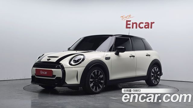 Mini Cooper 5Door Classic Launch Pack Third Generation — пробег 6 797 км — фото 1 из 5