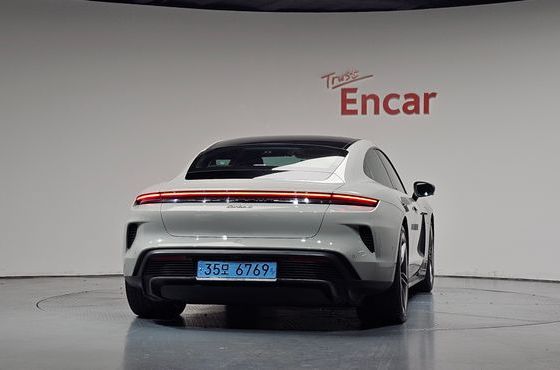Porsche Taycan Turbo S — пробег 10 439 км — фото 4 из 5