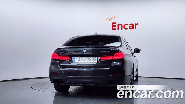 BMW 5-Series M550i xDrive — пробег 28 403 км — фото 4 из 5