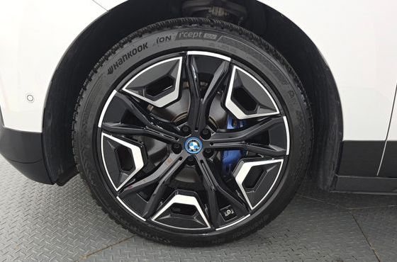 BMW iX xDrive50 Sports Plus — пробег 72 659 км — фото 5 из 5