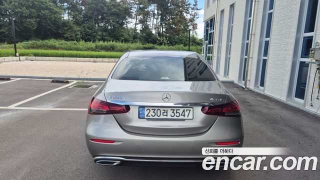 Mercedes-Benz E-Class E220d 4MATIC Exclusive — пробег 55 897 км — фото 4 из 5