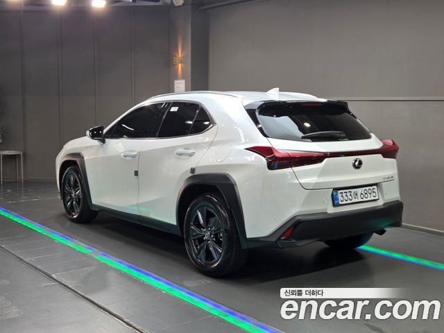 Lexus UX 2.0 2WD — пробег 22 172 км — фото 4 из 5