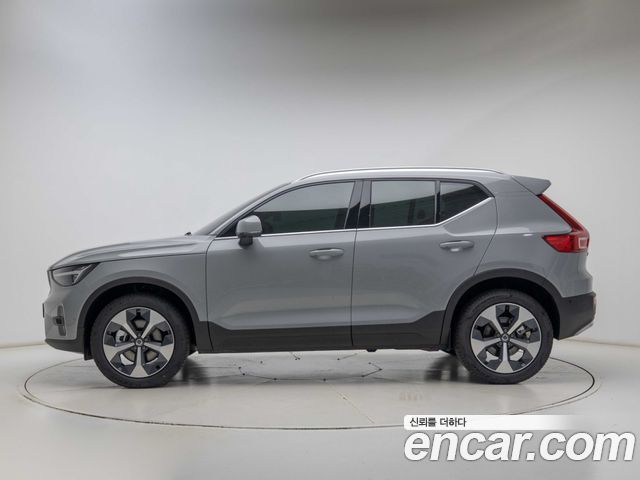 Volvo XC40 B4 Ultra Bright — пробег 351 км — фото 4 из 5