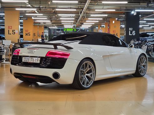 Audi R8 5.2 V10 Spyder — пробег 49 000 км — фото 3 из 5
