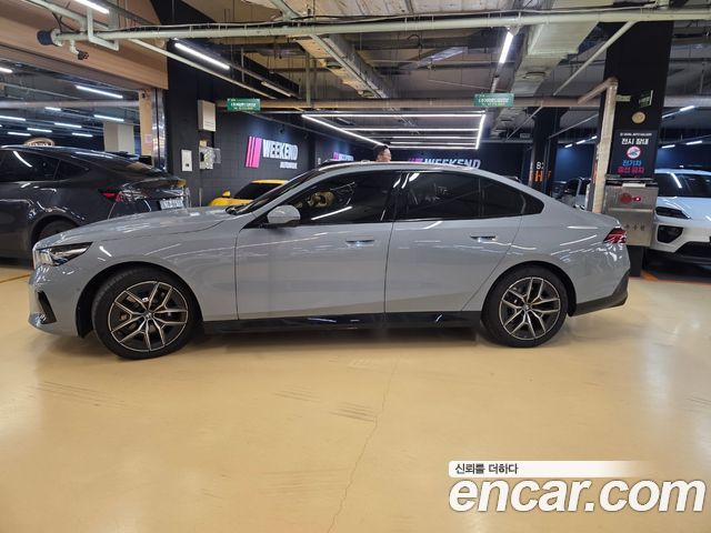 BMW 5-Series 523d xDrive M Sport — пробег 5 000 км — фото 2 из 5