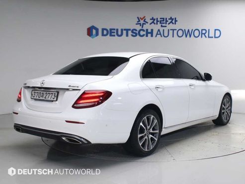 Mercedes-Benz E-Class E300 4MATIC Avnatgarde — пробег 106 751 км — фото 2 из 5