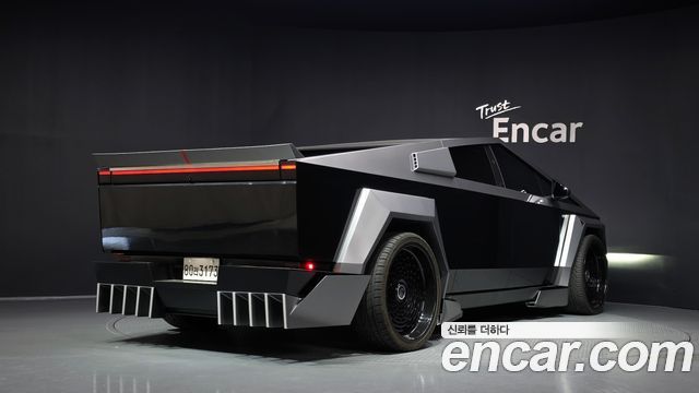 Tesla Cybertruck AWD — пробег 29 978 км — фото 2 из 5