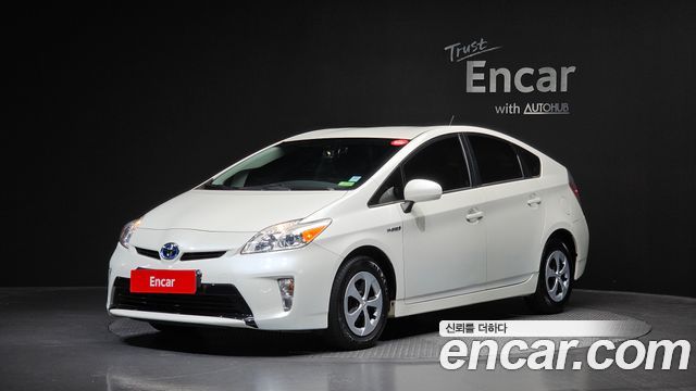 Toyota Prius 1.8 E — пробег 67 122 км — фото 1 из 5