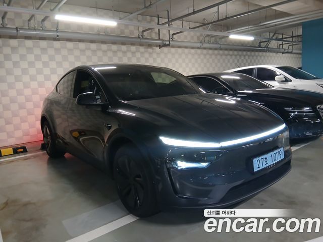 Tesla Model Y Premium RWD — пробег 1 824 км — фото 3 из 5