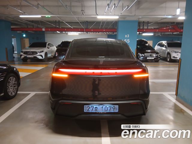 Tesla Model Y Premium RWD — пробег 1 824 км — фото 4 из 5