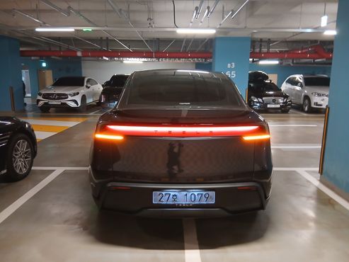 Tesla Model Y Premium RWD — пробег 1 824 км — фото 4 из 5